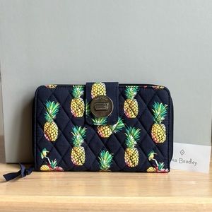 NWT ~ VERA BRADLEY RFID TURNLOCK WALLET ~ TOUCAN PARTY ~ SIGNATURE COTTON